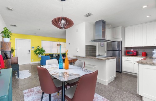Middle River Terrace House | Charming 2-bedrm house with amazing pool, WiFi, AC in delightful Fort Lauderdale