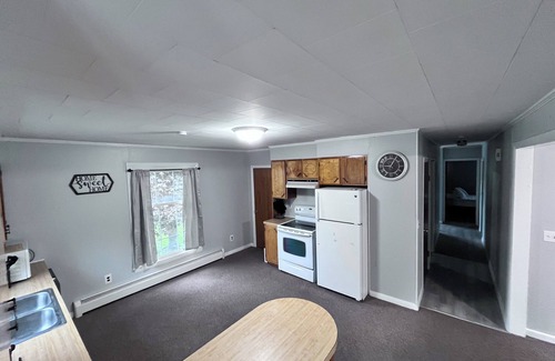 North Jay Apartment | Charming 2-bedroom apartment in enchanting Livermore Falls with WiFi