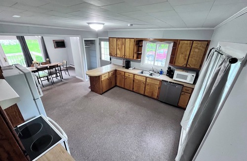 North Jay Apartment | Charming 2-bedroom apartment in enchanting Livermore Falls with WiFi