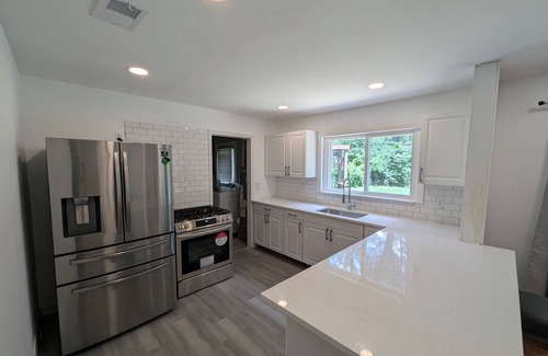 South Kansas City House | Charming 2-bedroom home in lovely Prairie Village with L2 EV Charger