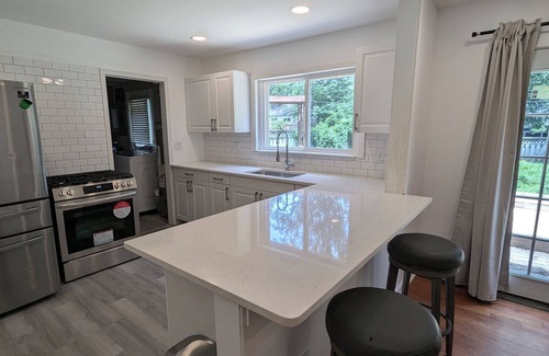 South Kansas City House | Charming 2-bedroom home in lovely Prairie Village with L2 EV Charger