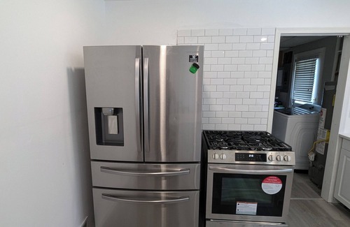 South Kansas City House | Charming 2-bedroom home in lovely Prairie Village with L2 EV Charger