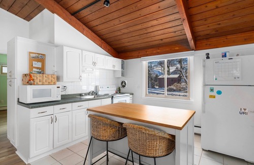 Wakefield-Peacedale House | Charming 2-bedroom Cottage in South Kingstown