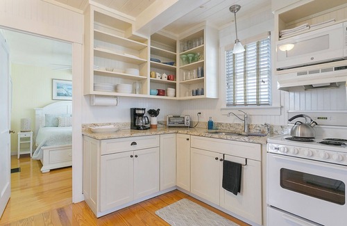 Matunuck Cottage | Charming 2-bedroom cottage in South Kingstown with WiFi, AC