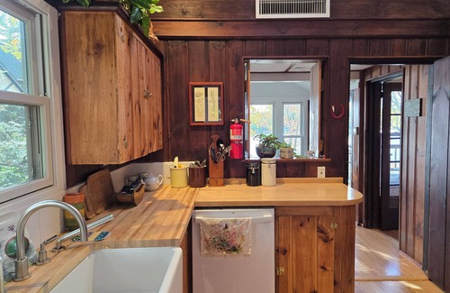 Highland Lakes Cabin | Charming 2-bedroom cabin with a stunning view