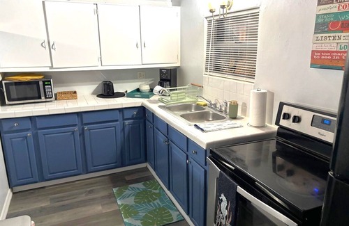 Riviera Beach Apartment | Charming 2-bedroom apt with WiFi, AC in West Palm Beach Next to the Marina/Beach