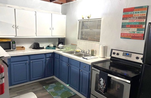 Riviera Beach Apartment | Charming 2-bedroom apt with WiFi, AC in West Palm Beach Next to the Marina/Beach