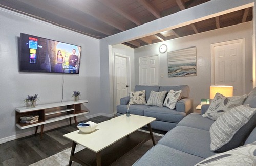 Riviera Beach Apartment | Charming 2-bedroom apt with WiFi, AC in West Palm Beach Next to the Marina/Beach