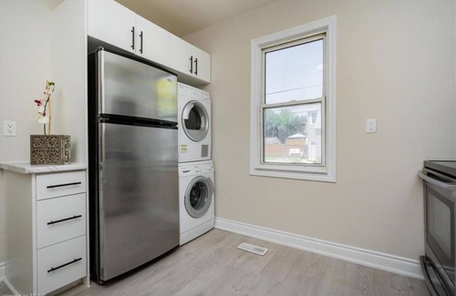 St. Catharines House | Charming 2-bedroom house with AC, WiFi in fabulous St. Catharines
