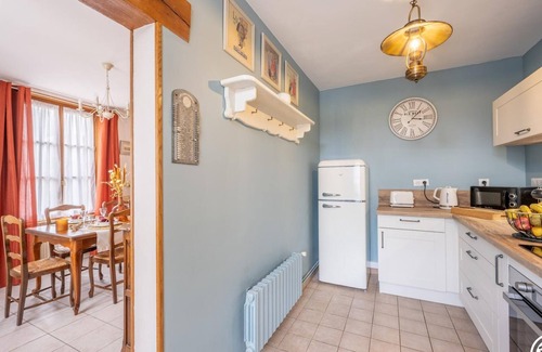 Cuise-la-Motte Cottage | Charming 2-Bedroom Stone House with Garden, Near Pierrefonds Castle