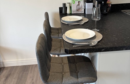 Hull Apartment | Charming 2-bedroom apartment in awesome Anlaby Common with WiFi.