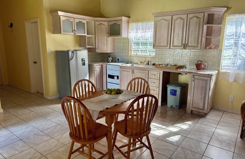 Cotton Ground Cottage | Charming 2-bedroom Guest house- an 18 minute walk from the beach
