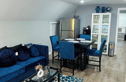 Orange Apartment | Charming 2-bedroom apartment with WiFi, AC in City of Orange