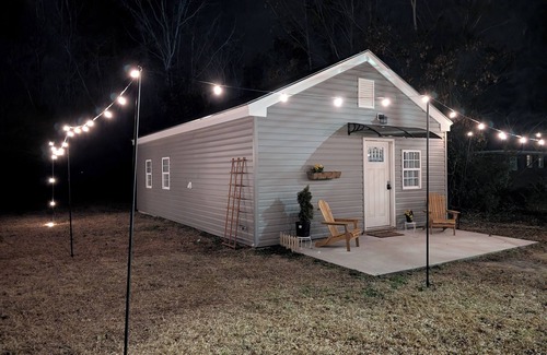 Elizabeth City House | Charming 2-bedroom house in Elizabeth City with AC