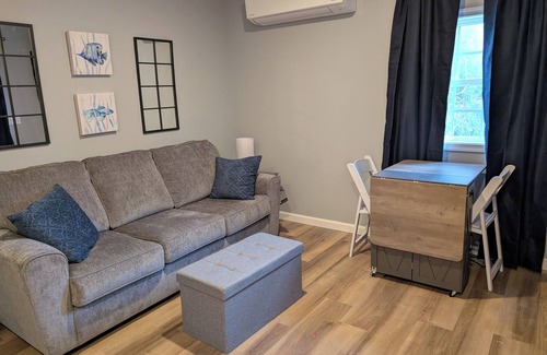 Elizabeth City House | Charming 2-bedroom house in Elizabeth City with AC