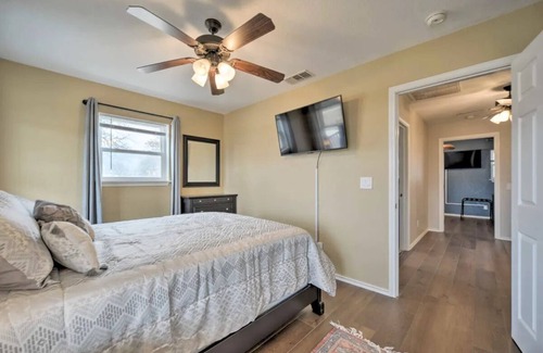 Fredericksburg Other | Charming 2-bedroom farmhouse in fantastic Fredericksburg with mountaintop views!