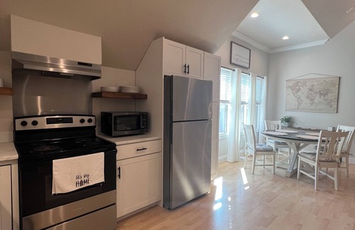 Hendersonville House | Charming 2-bedroom carriage house located in a peaceful, and quiet neighborhood.