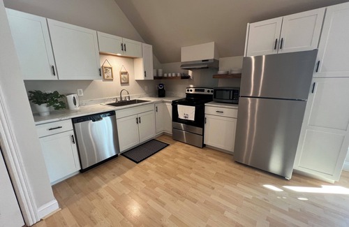 Hendersonville House | Charming 2-bedroom carriage house located in a peaceful, and quiet neighborhood.