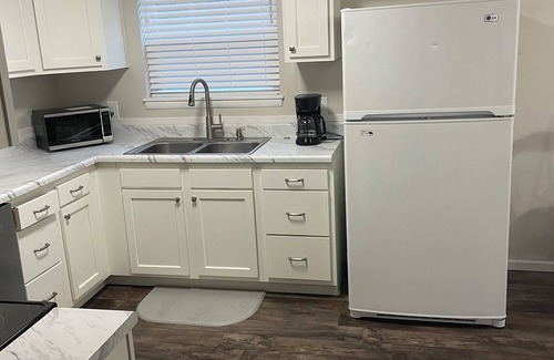 Jefferson City House | Charming 2-bedroom house in Jefferson City with AC