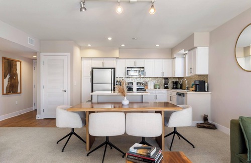 Playa Del Rey Apartment | Charming 2-bedroom apartment with fitness room, WiFi in Marina del Rey