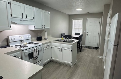 Roanoke Rapids Apartment | Charming 2-bedroom apartment near Lake Gaston and Roanoke Rapids Lake, shopping
