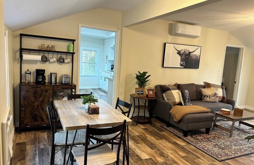 South Pasadena House | Charming 2-bedroom barn in South Pasadena with WiFi, AC