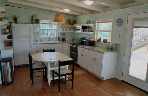 Surfside Beach House | Charming 2 Bedroom a block from the Ocean Beach