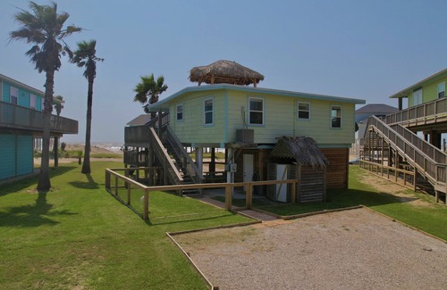 Surfside Beach House | Charming 2 Bedroom a block from the Ocean Beach