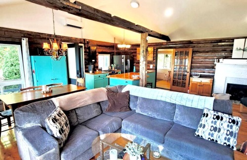 Hamilton Township Cabin | Charming 2-bedroom cabin in enchanting Gores Landing with WiFi, AC, hot tub/pool
