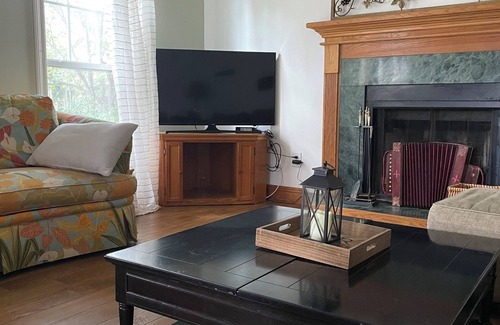 Breaux Bridge Condo | Charming 2-bedroom condo in amazing Breaux Bridge with WiFi, AC