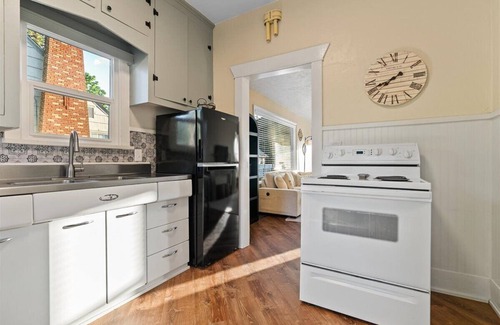 Garden District House | Charming 2-bedroom house with AC, WiFi in enchanting downtown Coeur d'Alene