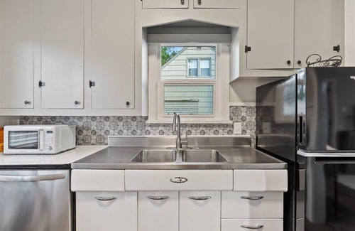 Garden District House | Charming 2-bedroom house with AC, WiFi in enchanting downtown Coeur d'Alene