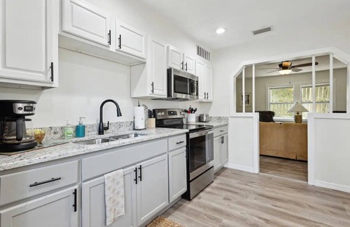 Crystal River House | Charming 2-bedroom house in gorgeous Crystal River with WiFi, AC