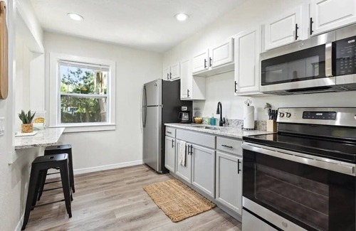 Crystal River House | Charming 2-bedroom house in gorgeous Crystal River with WiFi, AC