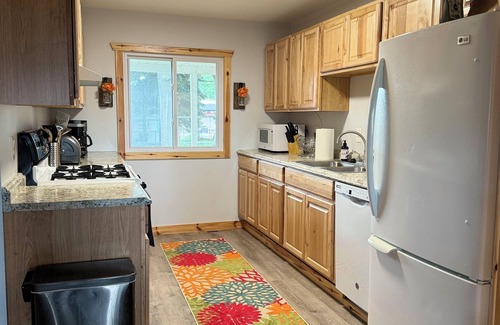 Houghton Lake House | Charming 2-bedroom house with WiFi and AC in delightful Houghton Lake