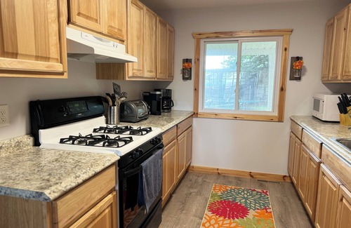Houghton Lake House | Charming 2-bedroom house with WiFi and AC in delightful Houghton Lake