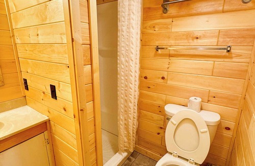 Mackinaw City Cottage | Charming 2-bedroom pet friendly cottage, right by ferry in Mackinaw City.
