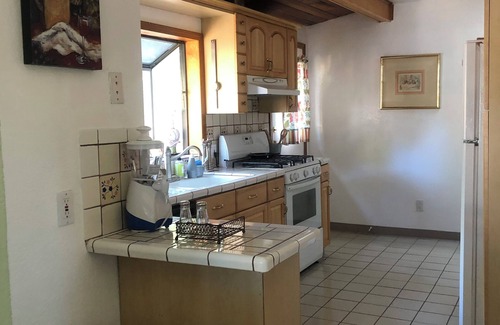 Shoreline West Cottage | Charming 2-bedroom cottage in Mountain View