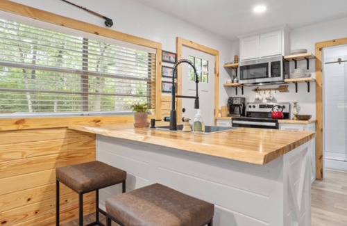 Vancleave House | Charming 2-bedroom house near boat launch and water with WiFi in Vancleave