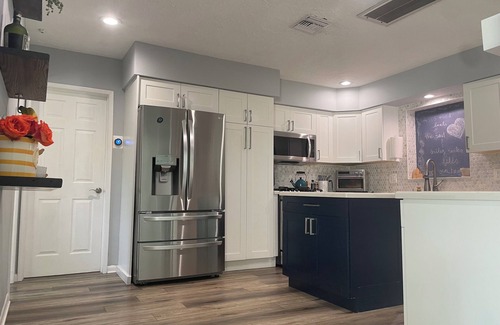 Garden Isles House | Charming 2-bedroom house, 2 miles from the Pier in Pompano Beach