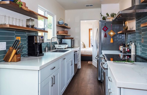 Oak Park Cottage | Charming 2-bedroom cottage in lovely Santa Barbara with WiFi, AC