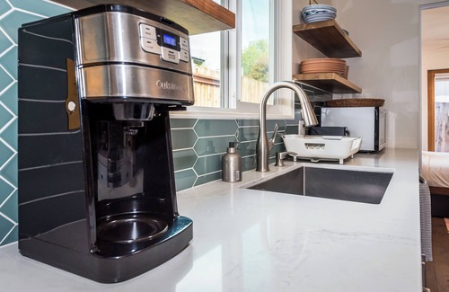 Oak Park Cottage | Charming 2-bedroom cottage in lovely Santa Barbara with WiFi, AC