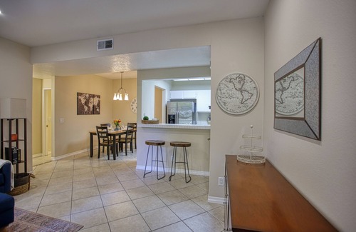 Valencia Condo | Charming 2-bedroom Condo in the Heart of Santa Clarita with Laundry, Smart TV