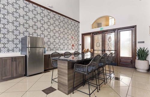 Valencia Apartment | Charming 2-bedroom apartment with fitness room, WiFi in superb Santa Clarita