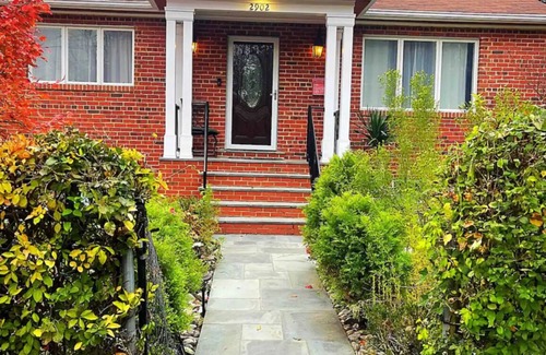 Wheaton-Glenmont House | Charming 2-bedroom first floor house with WiFi, AC in fabulous Silver Spring