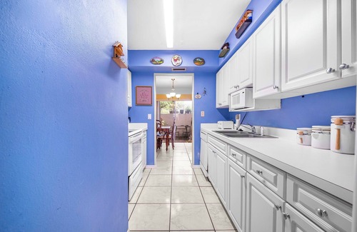 Temple Terrace House | Charming 2-Bedroom Townhouse with Cozy Vibes in USF Tampa Area