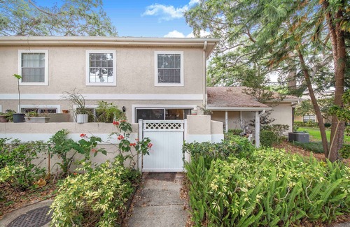 Temple Terrace House | Charming 2-Bedroom Townhouse with Cozy Vibes in USF Tampa Area