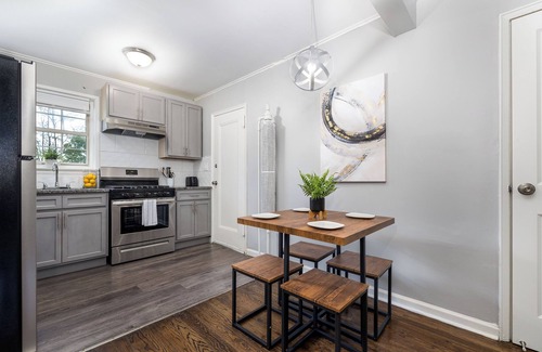 Newington Apartment | Charming 2-bedroom apartment with WiFi, AC in pleasant West Hartford