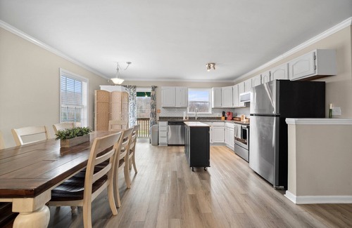 Winston - Salem Apartment | Charming 2-bedroom UPPER LEVEL apartment in pleasant Winston-Salem with WiFi, AC