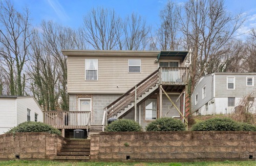 Winston - Salem Apartment | Charming 2-bedroom UPPER LEVEL apartment in pleasant Winston-Salem with WiFi, AC